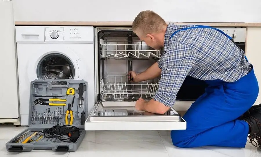 Eyüp Miele servisi teknisyen ekibi beyaz eşya tamiri yaparken
